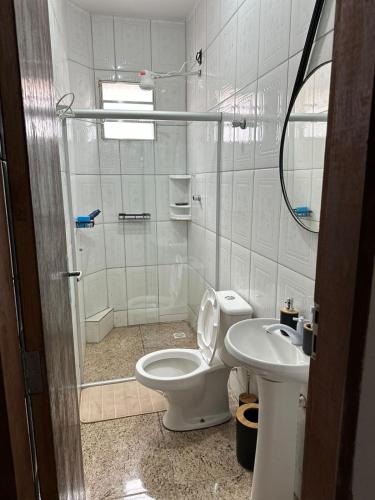 Et badeværelse på Apartamento Completo