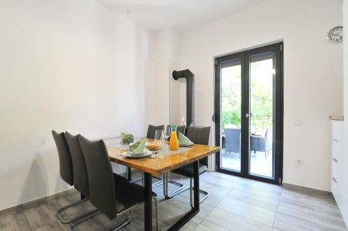 Apartments with parking space Seline, Paklenica - 22077