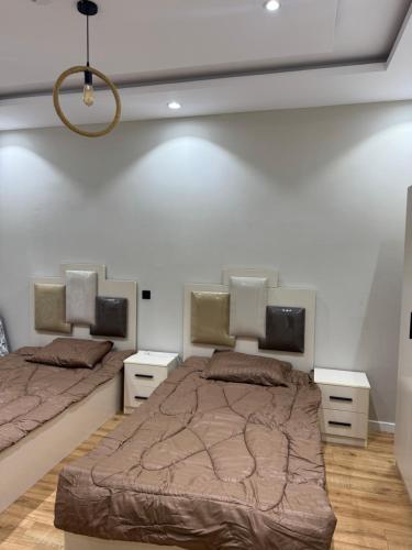 Postel nebo postele na pokoji v ubytování شقق ندى