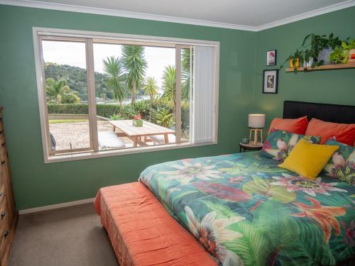 Ένα ή περισσότερα κρεβάτια σε δωμάτιο στο The Mooring - Executive 4- Bedroom Home