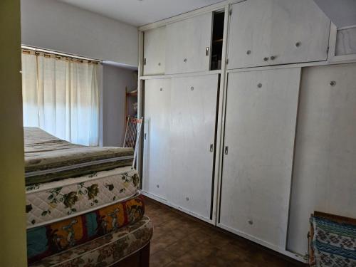 Un ou plusieurs lits dans un hébergement de l'établissement Departamento amoblado Villa Gesell 3 cuadras de la playa