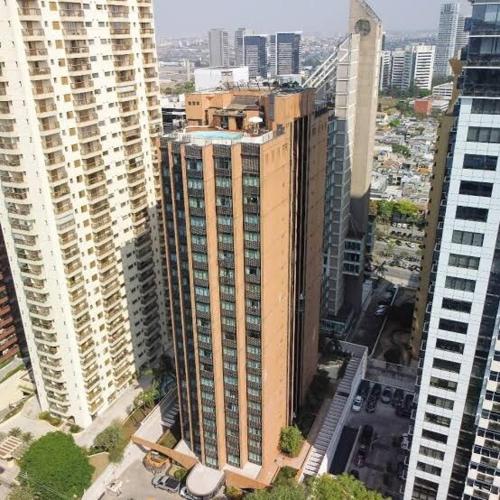 una vista aérea de una ciudad con edificios altos en Flat no Hotel Sol Alphaville, en Barueri
