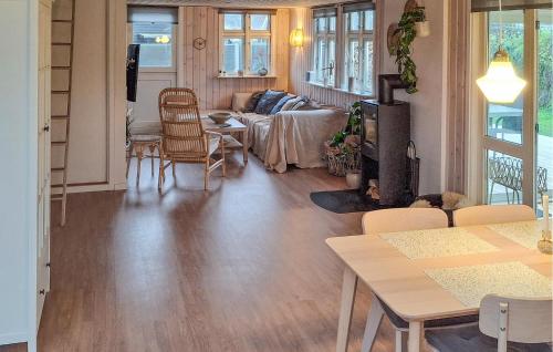 Postel nebo postele na pokoji v ubytování Lovely Home In Sjølund With Wifi