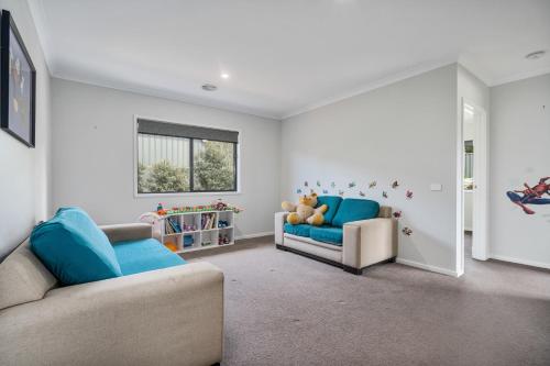 a living room with two chairs and a couch at Alpine Corner - Lux and Quiet in Thurgoona