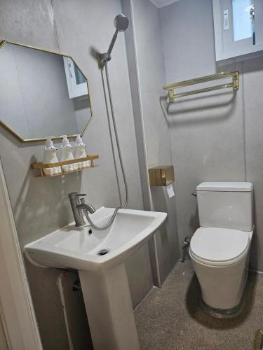 Koupelna v ubytování 달달마실 203호