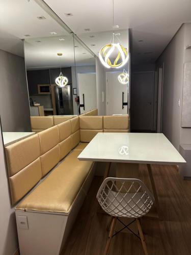 Ein Sitzbereich in der Unterkunft Apê Completo - Aeroporto 4 min