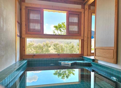 Πισίνα στο ή κοντά στο 소곤정