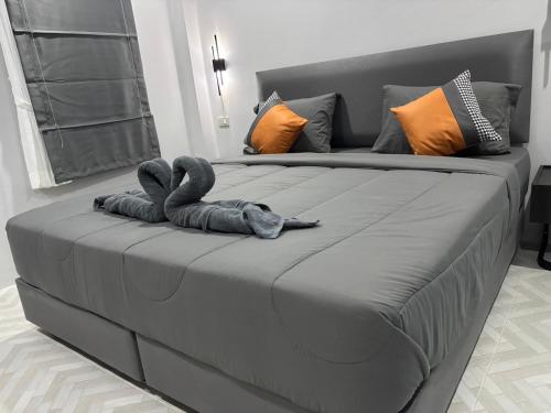 Ένα ή περισσότερα κρεβάτια σε δωμάτιο στο Tonmai Suites III