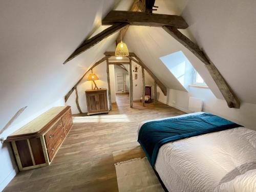 Postel nebo postele na pokoji v ubytování Magnifique gîte avec jardin et parking, proche d'Azay-le-Rideau - FR-1-381-641