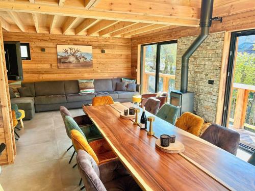 Chalet de standing 12 personnes à Nancroix, avec WIFI et parking privé - FR-1-411-1005