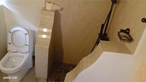 Un baño de Hotel White Sandcastle Mara Lodge