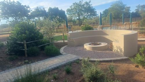 Κήπος έξω από το Fikani game lodge