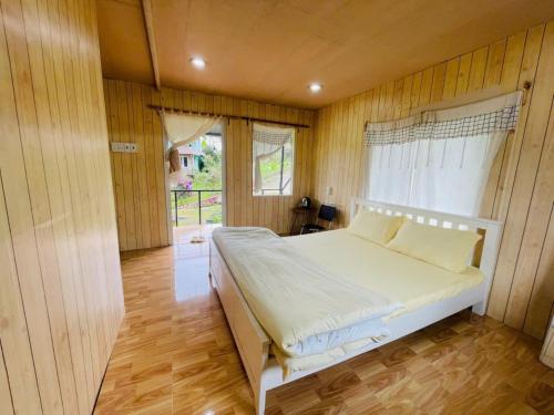 Un ou plusieurs lits dans un hébergement de l'établissement Nhà Của Thùy