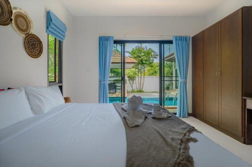 Ένα ή περισσότερα κρεβάτια σε δωμάτιο στο Santi Lanna pool villa , 3min to Rawai beach