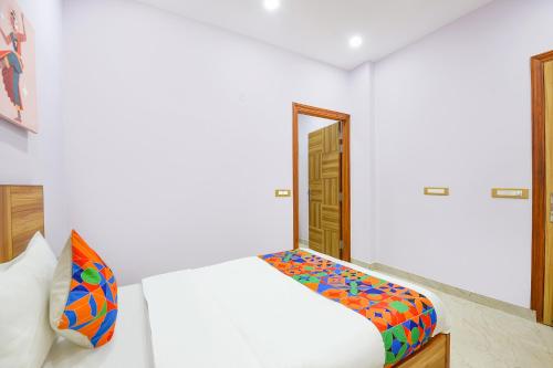 Postel nebo postele na pokoji v ubytování Hotel Renu Rooms