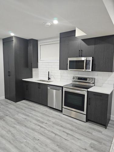 Φωτογραφία από το άλμπουμ του Cozy on Baywater Modern 2 bedroom apartment suite σε Airdrie