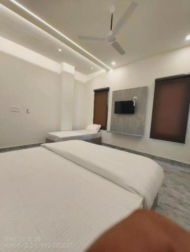 Ένα ή περισσότερα κρεβάτια σε δωμάτιο στο Hotel Divaa inn