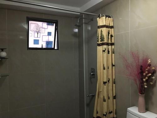 Ένα μπάνιο στο 2 large BR at Kandi, 500Mbps internet,110SQM condo