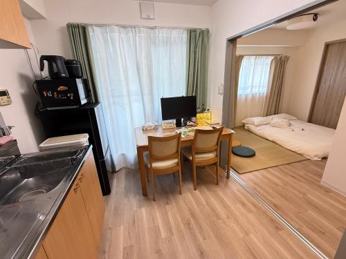 Motosakura 301, direct access to Narita and Haneda, 2 beds, 5 train lines, elevator, free bicycle rental, luxury double bed