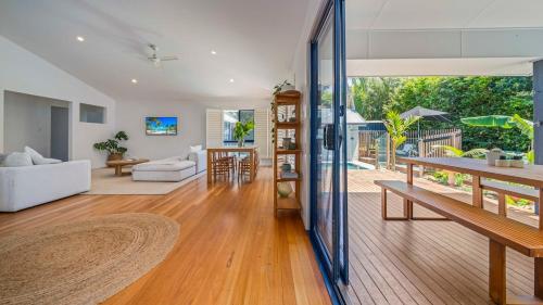 Χώρος καθιστικού στο Lilly Pilly - Bangalow - 15 mins drive to Beach