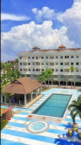 Swimmingpoolen hos eller tæt på Balqis Homestay kuantan