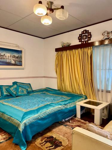 a bedroom with a blue bed and a window at Oasis Minamiyukigaya in Tokyo