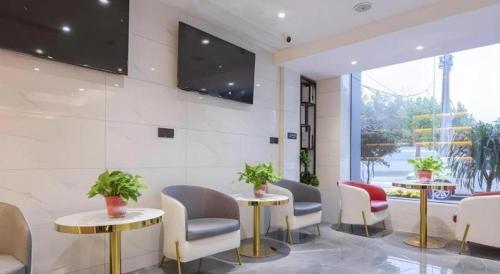 TV a/nebo společenská místnost v ubytování GreenTree Inn Express Shangqiu Beihai Road South Railway Station