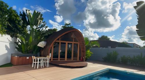 Πισίνα στο ή κοντά στο Found Mansion