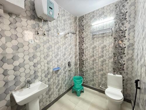 a bathroom with a toilet and a sink and a shower at Hotel Divine India Near Expo Center in Greater Noida