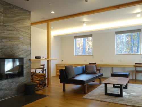 TV a/nebo společenská místnost v ubytování Rinrei terrace 一棟貸切 シングルルーム6部屋 各部屋トイレ シャワー付