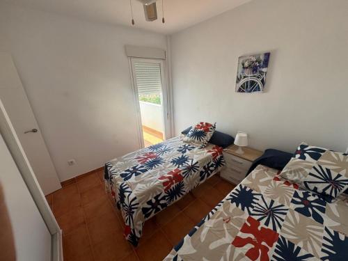 Postel nebo postele na pokoji v ubytování Precioso apartamento con vistas al mar y piscina en Mojácar