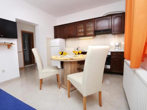 One-Bedroom Apartment With Terrace A2