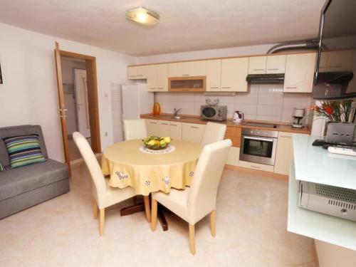 One-Bedroom Apartment With Terrace And Sea View A1