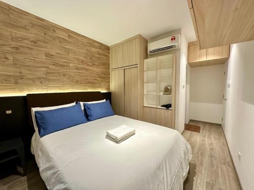 Postel nebo postele na pokoji v ubytování Jk DeLOFTs 6Pax 1Carpark Emporium Kuching