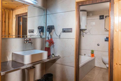 Ένα μπάνιο στο Heritage Bungaow