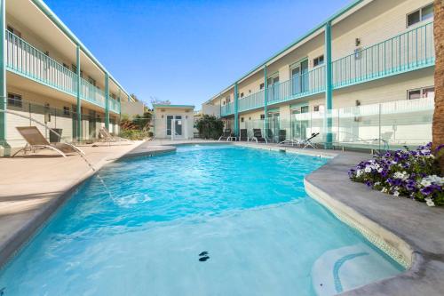a swimming pool in front of a building at Compact Urban Living in DTPH, Pool in Phoenix
