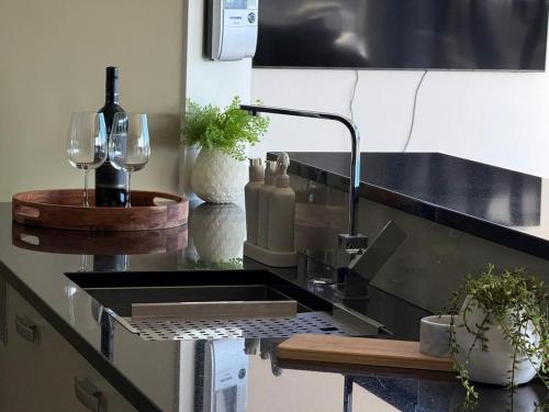 Kuchyň nebo kuchyňský kout v ubytování Breathtaking views at Vista by the Sea