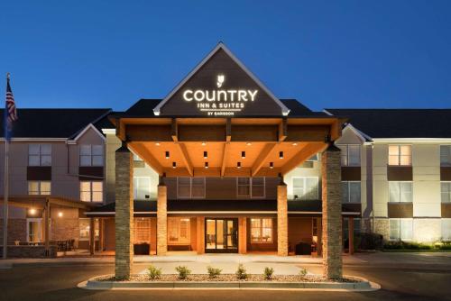 a view of the front of a hotel at Country Inn & Suites by Radisson, Minneapolis West, MN in Plymouth