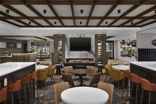 Et tv og/eller underholdning på Home2 Suites By Hilton Ramsey