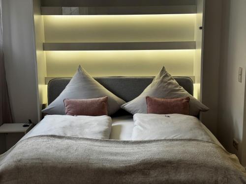 En eller flere senge i et værelse på Ferienwohnungen Auszeit Taubertal