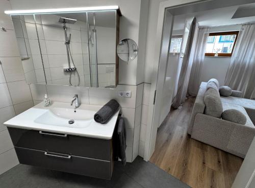 Et badeværelse på Ferienwohnungen Auszeit Taubertal