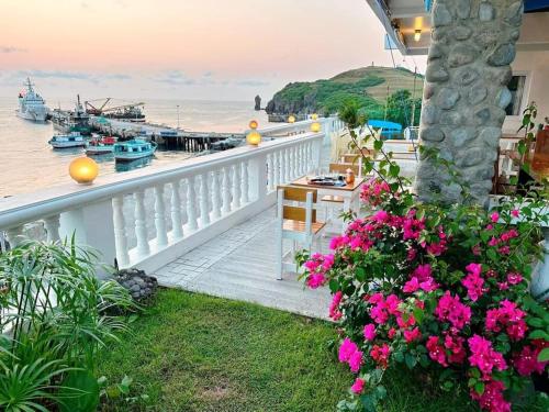 Φωτογραφία από το άλμπουμ του shanedel's inn & café στο Basco