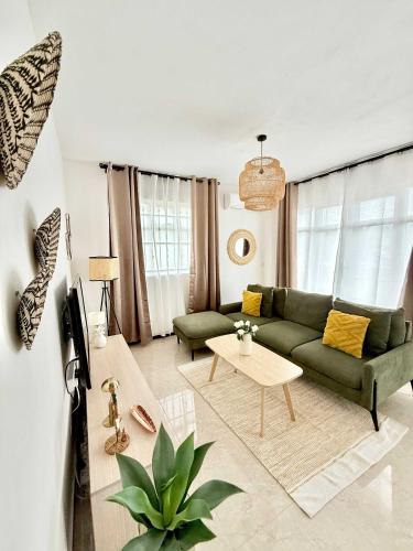 Cozy Apt with Pool, 12 Min to Beach - LV10