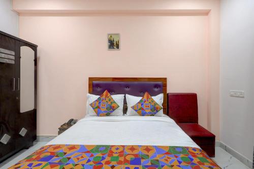 Postel nebo postele na pokoji v ubytování FabHotel White Star Residency