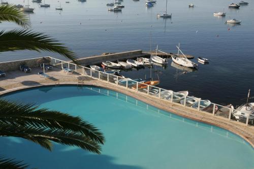 Der Swimmingpool an oder in der Nähe von Hotel Simbad Ibiza