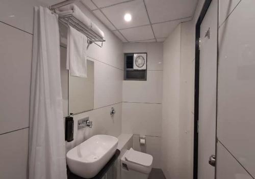 Ένα μπάνιο στο Ekansh Hotels And Resorts