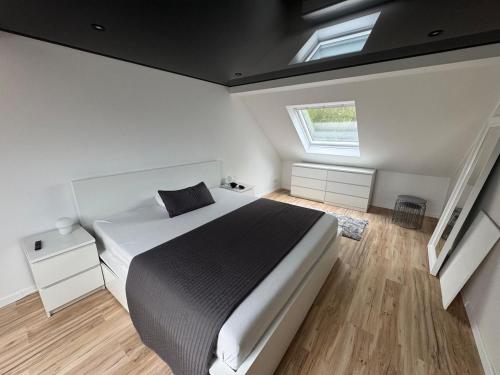 Postel nebo postele na pokoji v ubytování Gemütliches Haus mit Whirlpool & Kamin