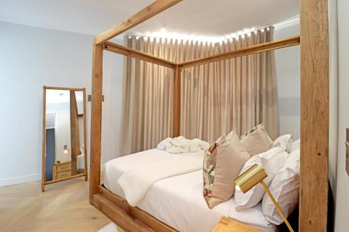 Postel nebo postele na pokoji v ubytování Thango Executives Gallileo Ellipse