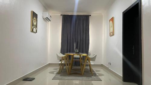 a dining room with a table and a window at Lakowe Lakes Apartment, 2 Bedrooms in Ajibade