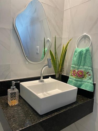 a white sink in a bathroom with a mirror at Ap 304 Via Mares do Frances in Marechal Deodoro